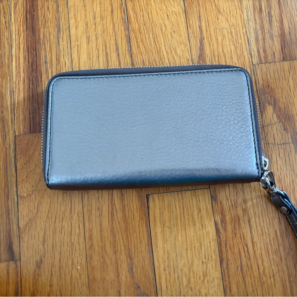 Michael Kors Wristlet /Wallet - Picture 2 of 6
